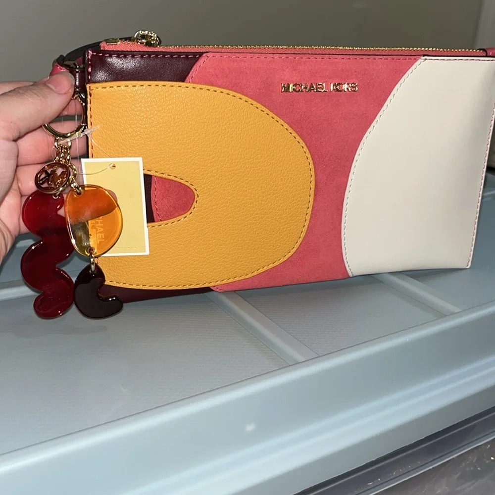 Michael Kors Jet Set Travel Large Patchwork Wristlet & Abstract Key Chain Bundle - Picture 3 of 8